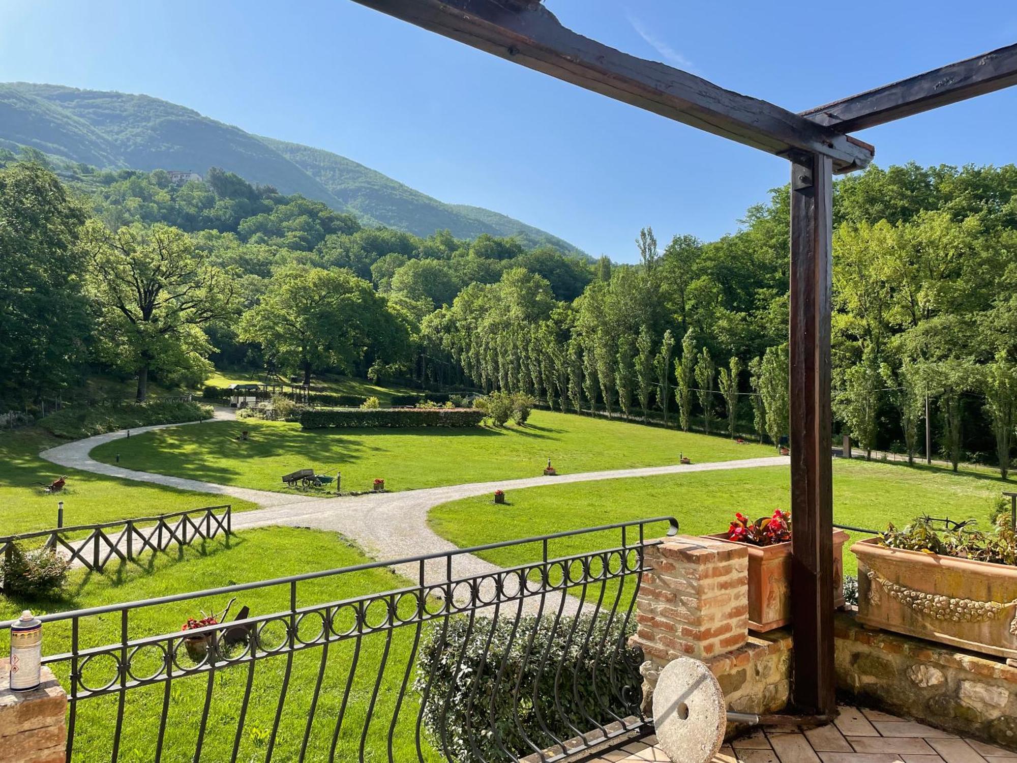 Cerqua Rosara Residence Valtopina Екстер'єр фото